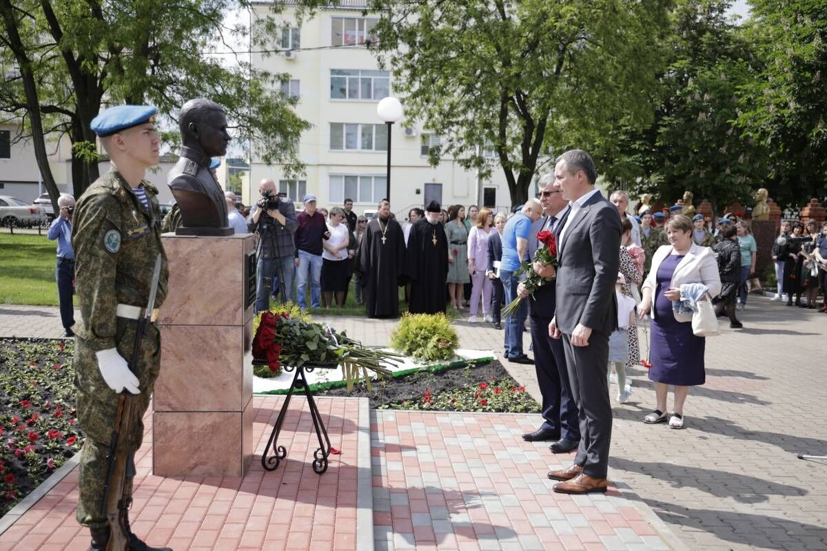 В Новооскольском городском округе увековечили память о Герое России, погибшем в СВО