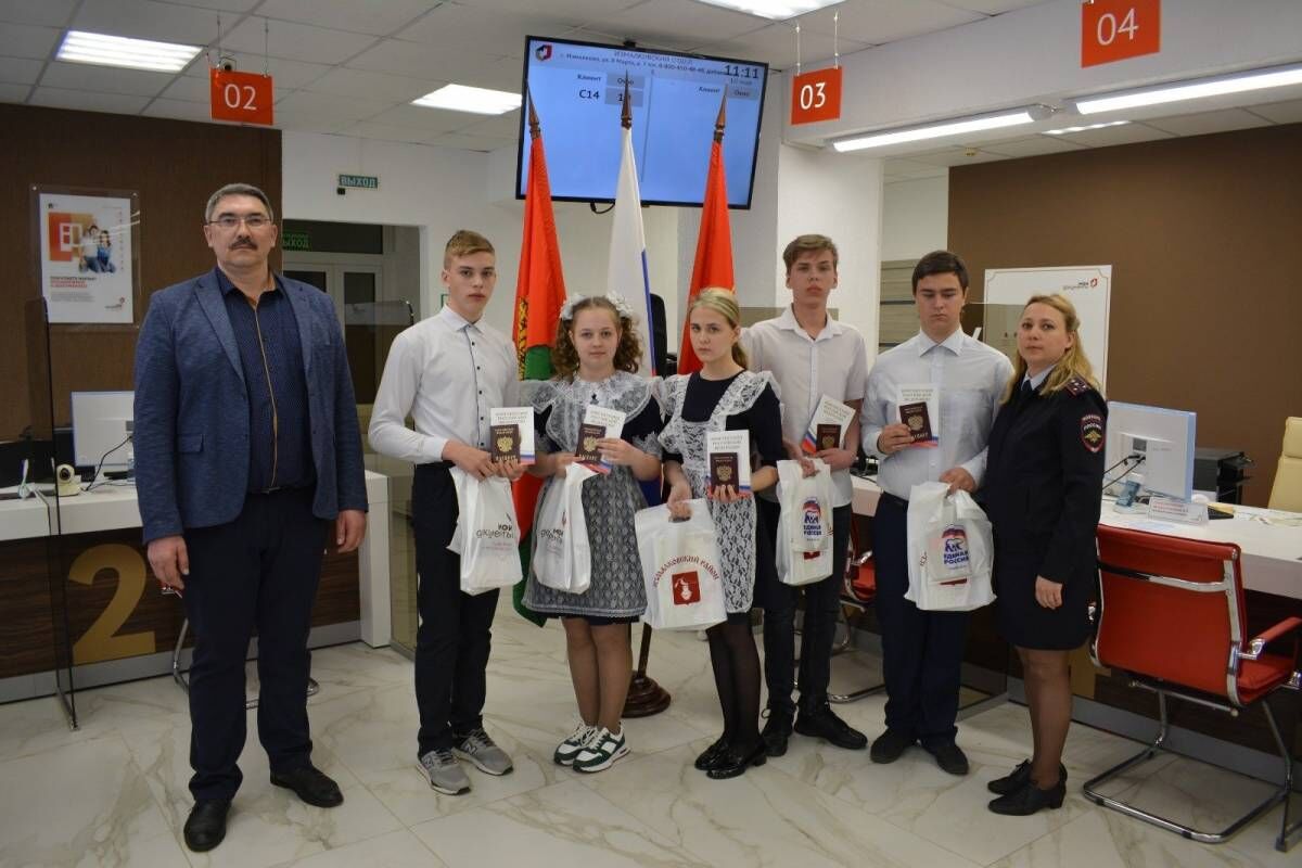 Юные липчане получили паспорта в торжественной обстановке | 11.05.2023 |  Липецк - БезФормата