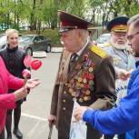 Единороссы Юго-Западного округа Москвы провели персональный парад для ветерана Великой Отечественной войны
