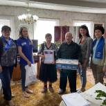 Активисты «Единой России» поздравили семью Сергеевых с 65-летним юбилеем их брака