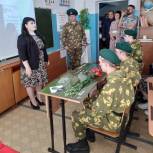 В  Мало-Андосовской школе Пильнинского округа установили Парту Героя