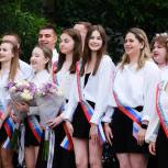 «Единая Россия» пожелала успехов астраханским выпускникам