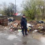 На Камчатке депутат-единоросс обратил внимание регионального оператора по вывозу ТБО на грязь и антисанитарию на контейнерной площадке