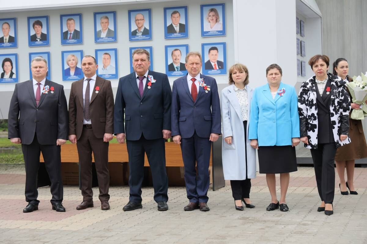 В Белгороде открыли областную Аллею Трудовой Славы | 01.05.2023 | Белгород  - БезФормата