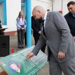 При содействии Антона Демидова в сельских школах установлены Парты Героев