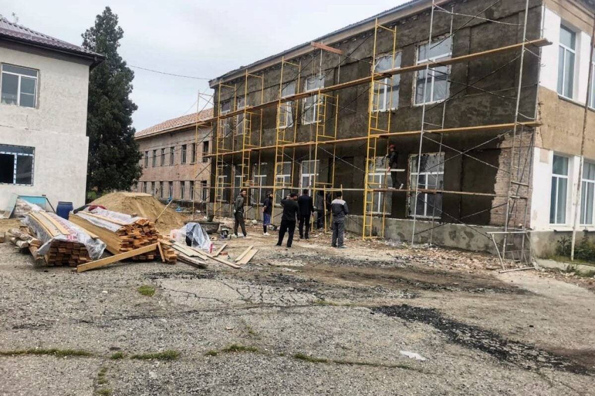 Продолжается капремонт школы в Прохладном