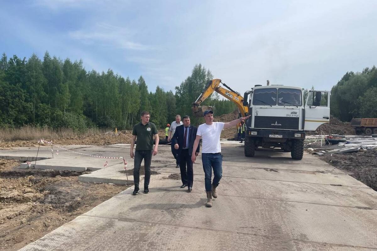 Константин Поляков проверил ход работ по ликвидации свалки в Железногорске