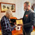 Кирилл Щитов вручил Благодарность МГД участнику Парада Победы 1945 года