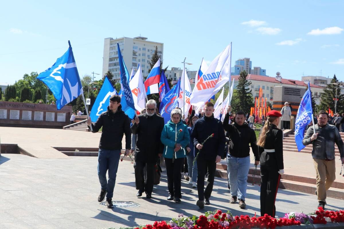 Победа будет за нами!»: на площади Славы в Самаре прошло возложение цветов  к Вечному огню | 08.05.2023 | Самара - БезФормата