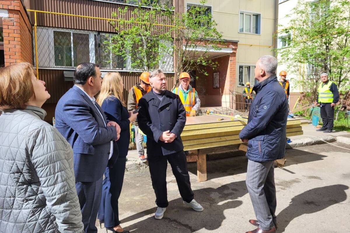 Ход капремонта многоквартирного дома в Лесном городке проверили партийцы  Одинцовского округа