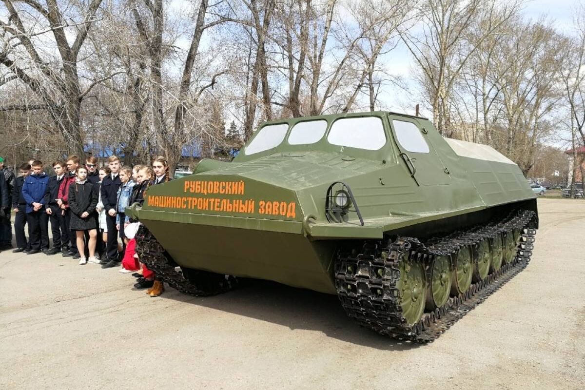 Виктор Зобнев требует проверить законность списания военной техники для  парка «Патриот» в Рубцовске