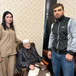 Депутат Абдусалам Гадисов поздравил ветерана войны Магомеда Кудаева с Днём Победы