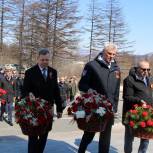 Колымские партийцы почтили память воинов, сражавшихся за Родину