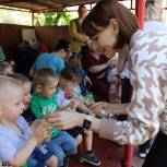 «Единая Россия» организовала праздник для воспитанников детских домов ЛНР