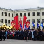 В столице Карачаево-Черкесии митинг ко Дню Великой Победы собрал 8 тысяч человек