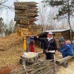 50 участников партпроекта «Старшее поколение» посетили партизанскую деревню и албазинскую крепость в парке «Патриот»