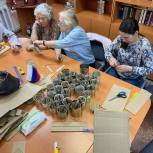 Активисты «Единой России» в Заельцовском районе провели мастер-класс по изготовлению блиндажных свечей