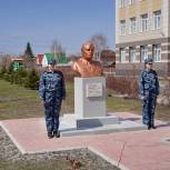 При поддержке «Единой России» в Новосибирске к 9 мая отреставрировали памятник Герою Советского Союза Николаю Кузнецову