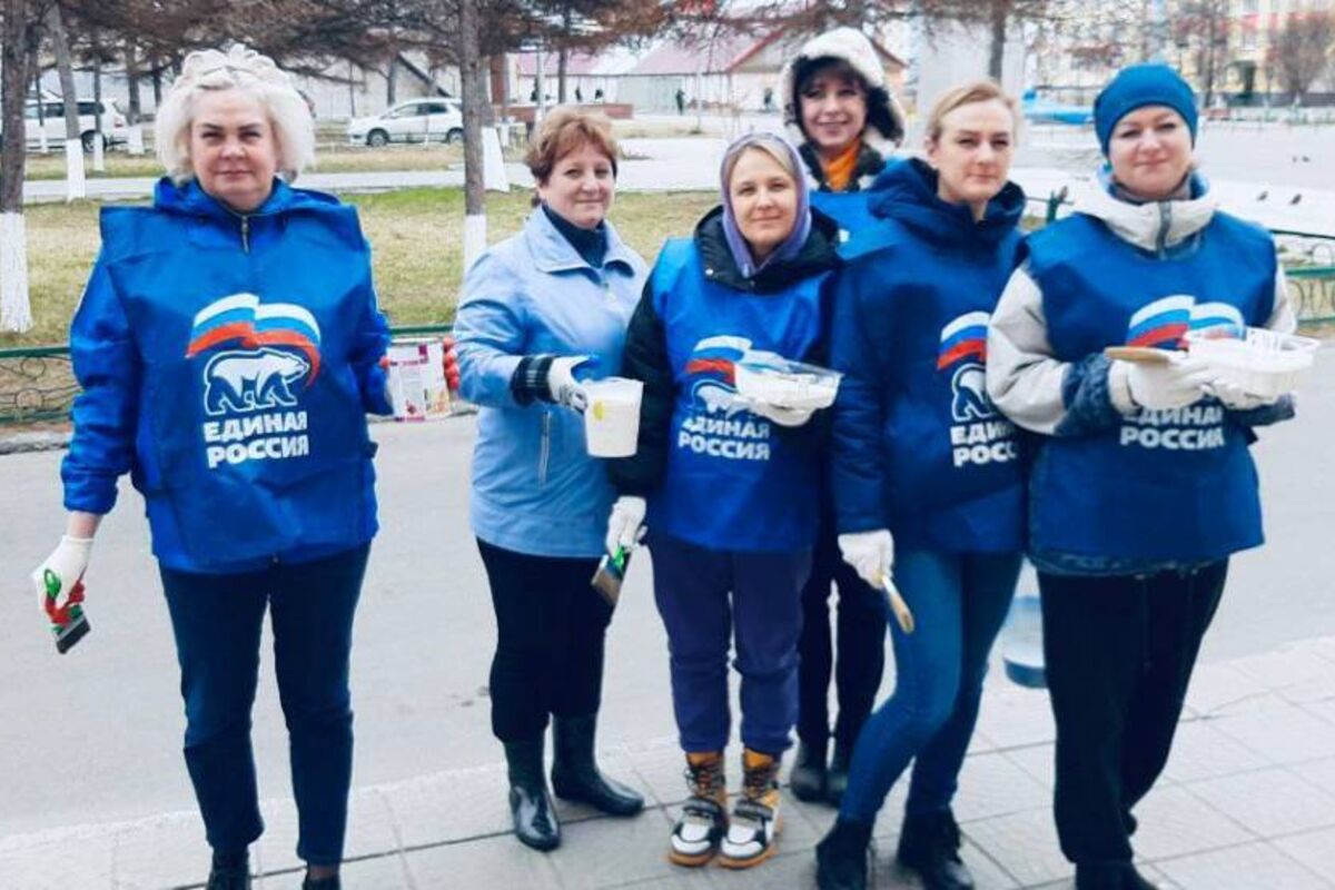 В Магаданской области активисты и сторонники «Единой России» провели субботники и приняли участие в Дне соседей