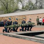 Члены фракций «Единой России» возложили цветы на Скорбященском мемориале