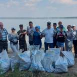 Партийцы Красноармейского района провели субботник на побережье озера Сугояк