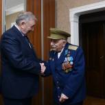 Сайгидахмед Ахмедов поздравил ветерана ВОВ Гаджи Инчилова с Днем Победы