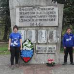 Активисты «Единой России» продолжают марафон по уборке мемориальных объектов к 9 мая