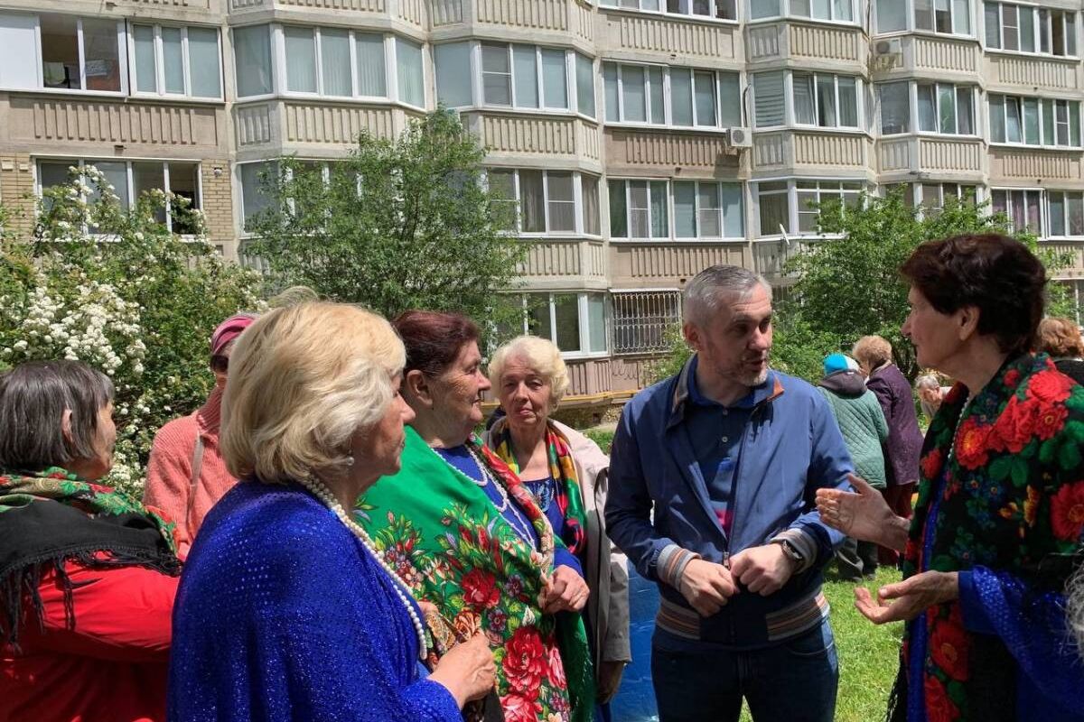 «Единая Россия» собрала соседей на праздник