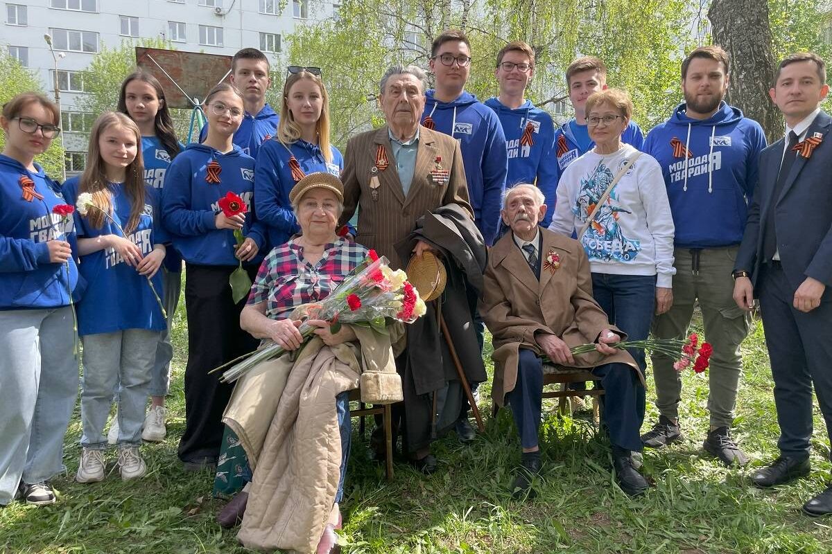 В Ижевске продолжают проходить праздничные концерты во дворах, где живут  ветераны | 05.05.2023 | Ижевск - БезФормата