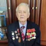 Депутат Мосгордумы Олег Артемьев поздравил участника Великой Отечественной войны