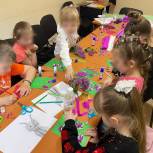 Депутаты-единороссы в Краснодаре организовали мастер-класс по изготовлению открыток