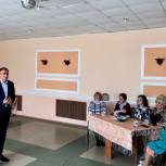 Карабашские партийцы поздравили Совет ветеранов с приближающимся праздником Победы