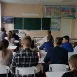 Курские единороссы продолжают проводить бесплатные кинопоказы фильмов об участниках и героях ВОВ
