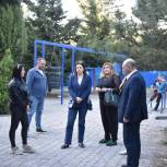 На улице Колобова оборудовали освещение на новой детской площадке