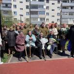 Старооскольские партийцы организовали концерт для ветерана Великой Отечественной войны
