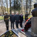 Роман Заварин принял участие в памятных мероприятиях ко Дню Победы