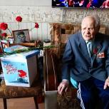 Депутаты «Единой России» вручили подарки ветеранам в честь годовщины Победы