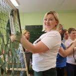 «Единая Россия» провела мастер-класс по плетению маскировочных сетей в Печенгском округе