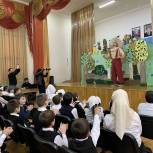 «Единая Россия» организовала благотворительный спектакль для детей с ОВЗ в Грозном