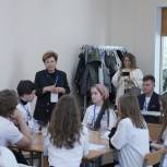 Депутат петербургского парламента Елена Киселева пригласила студентов фармацевтических вузов участвовать в проекте «Моя карьера с Единой Россией»