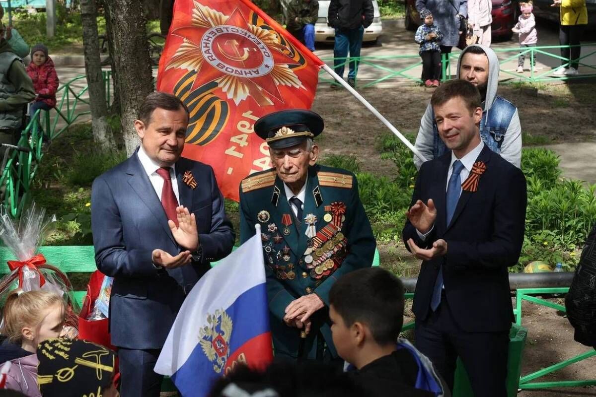 Единая Россия» провела «Парад у дома ветерана» в Подмосковье | 09.05.2023 |  Подмосковье - БезФормата