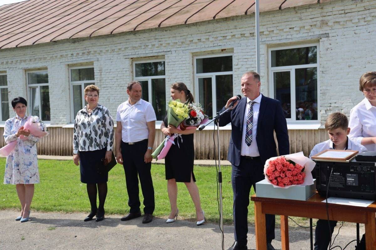 Иван Николаев напутствовал выпускников школы села Большой Вьяс