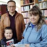Алексей Рогонов в честь Международного дня семей вручил многодетным семьям своего округа подарки