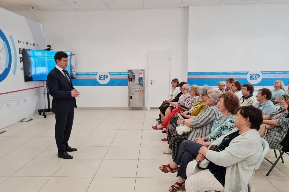В рамках партпроекта «Старшее поколение» организовали прием офтальмолога для пожилых воронежцев