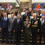 «Единая Россия» вручила победителям «Диктанта Победы-2022» билеты на парад на Красной площади