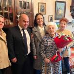 Татьяна Буцкая навестила ветерана Великой Отечественной войны в Рязанском районе