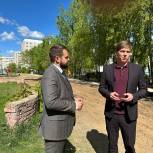Единороссы контролируют благоустройство территорий возле социально значимых объектов