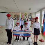 В сельской школе Тульской области «Единая Россия» установила Парту Героя в честь участника СВО