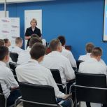 В штабе общественной поддержки «Единой России» школьникам Благовещенска рассказали о правилах безопасности в глобальной сети