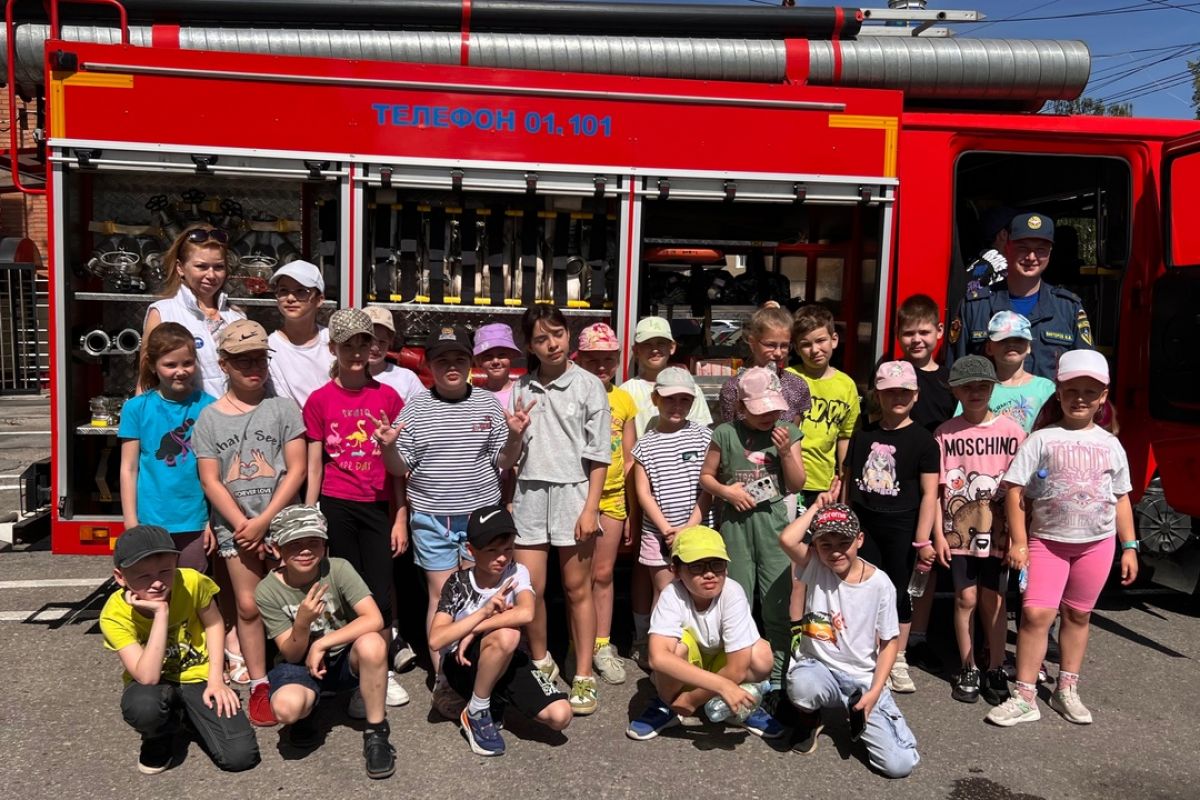 Штаб общественной поддержки «Единой России» организовал для школьников экскурсию в пожарную часть
